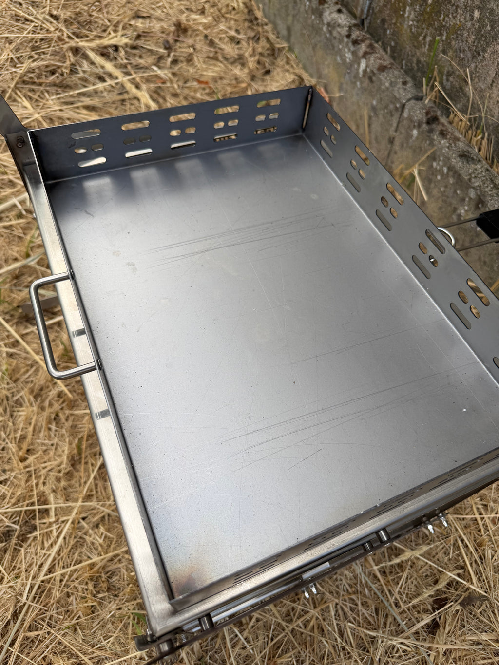 Urban Grill™ – BBQ portable pivotant avec hauteur de charbon réglable